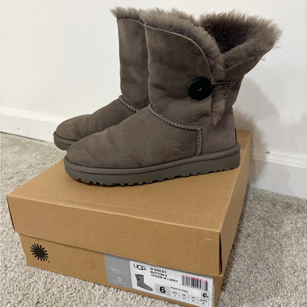 UGG Women's Bailey Button II